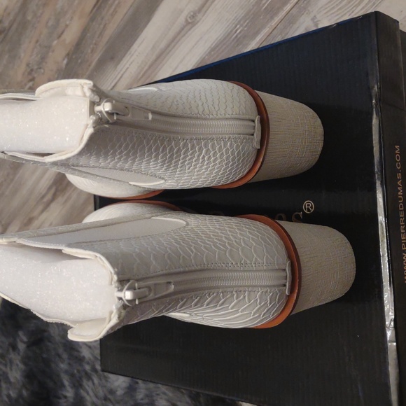 New Pierre Dumas Size 8 1/2, White Boots - Picture 8 of 9